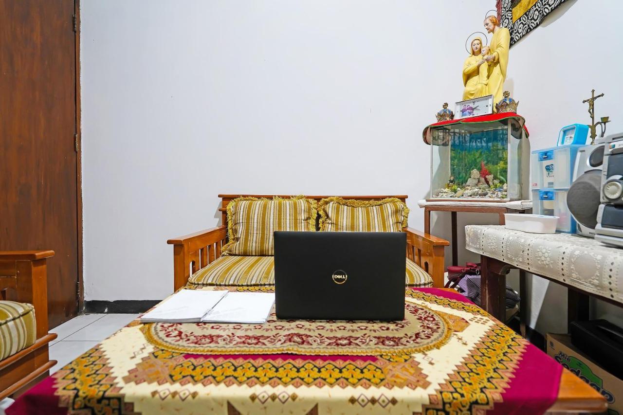 Spot On 91723 Sony Homestay Syariah Сукабуми Экстерьер фото